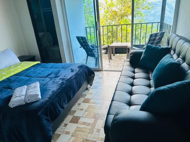 A seating area at Casa Hotel Camino Real