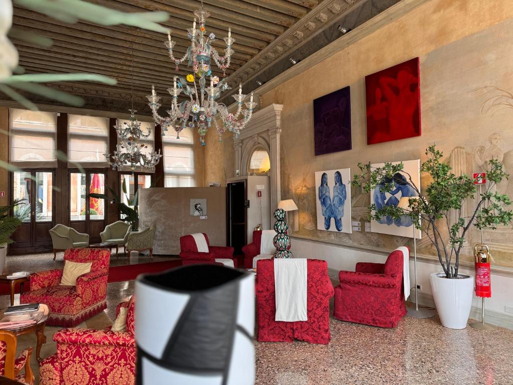 Posezení v ubytování Ruzzini Palace Hotel