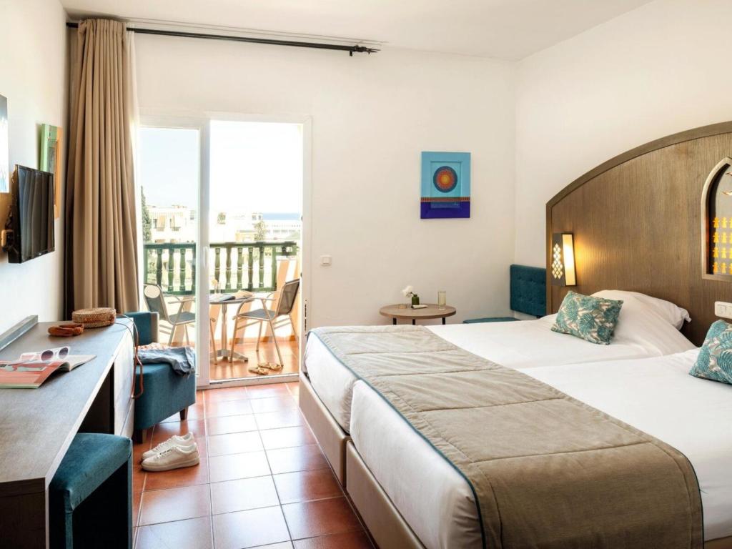 TUI SUNEO Royal Kenz - Tweepersoonskamer Met Uitzicht Op De Tuin