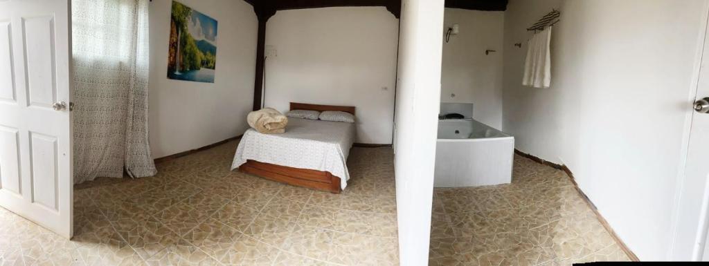 Postel nebo postele na pokoji v ubytování Hostal Inn II Rionegro