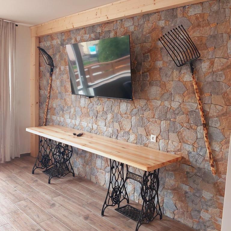 TV a/nebo společenská místnost v ubytování Willa Julia-pokoje w centrum, ogród, sauna, grill