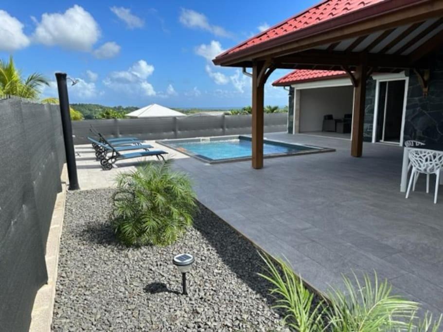 Piscina a Villa Choisy o a prop