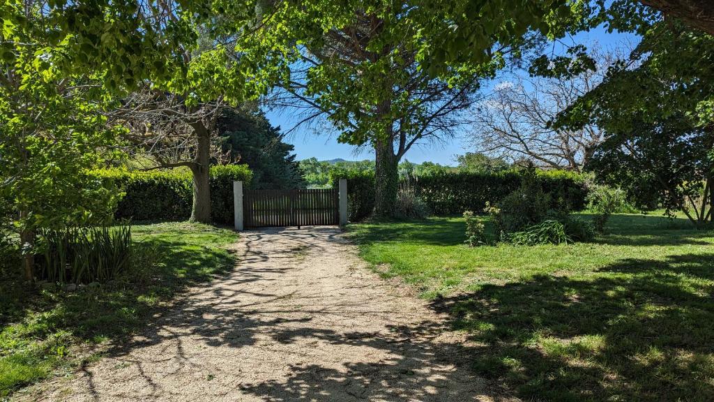 Zahrada ubytování Rez-de-jardin indépendant dans ferme maraichère bio avec grand jardin privatif clos et arboré