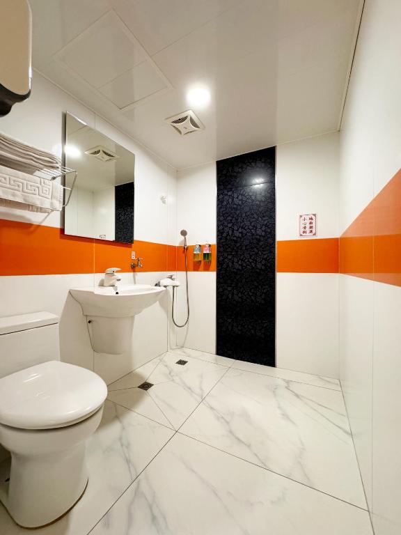 a bathroom with a toilet and a sink at Ai Lai Fashion Hotel in Taichung