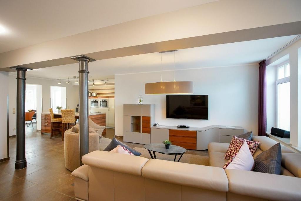 a living room with a couch and a tv at FeWo Konstanze in Borkum