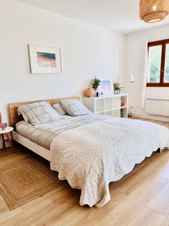 Postel nebo postele na pokoji v ubytování Loft entre mer et campagne à 5 min d'Ajaccio classé 4 étoiles
