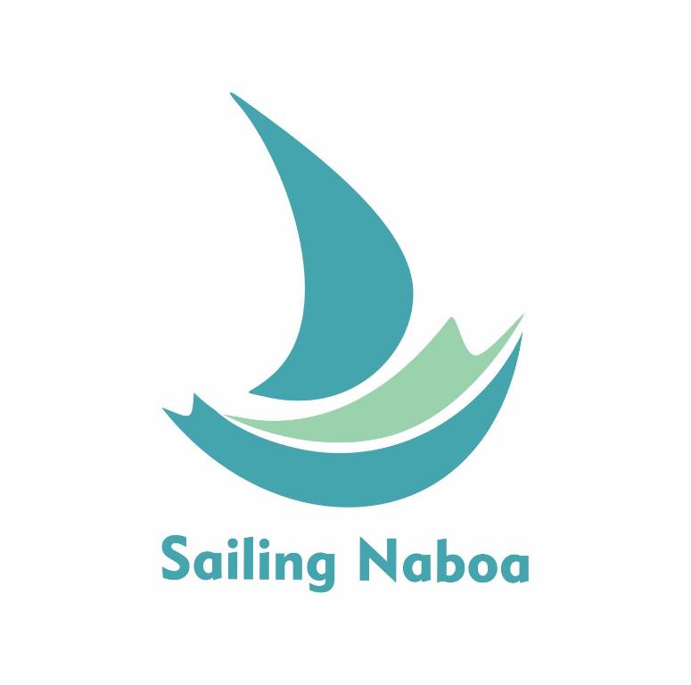 un logo de vente nadaao bleu et vert dans l'établissement Naboa 2, à Playón Chico