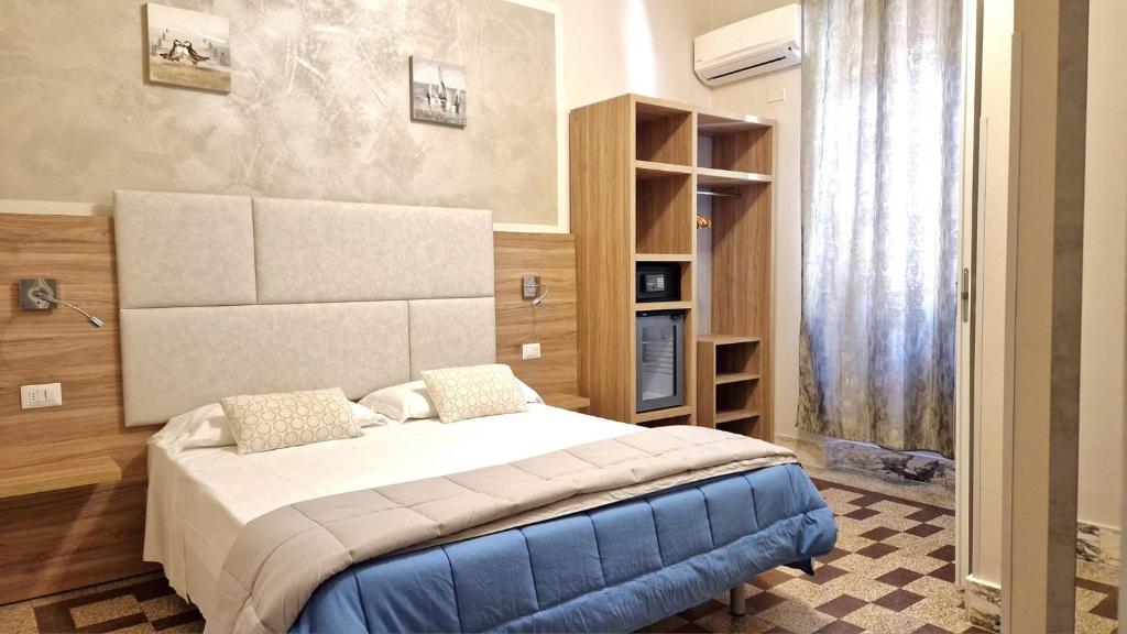 a bedroom with a large bed in a room at Hotel Giardino in Lido di Camaiore