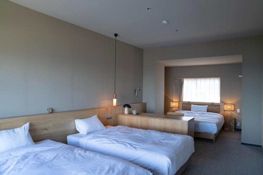 a hotel room with two beds and a window at HOTEL FARO manazuru - Vacation STAY 56464v in Manazuru