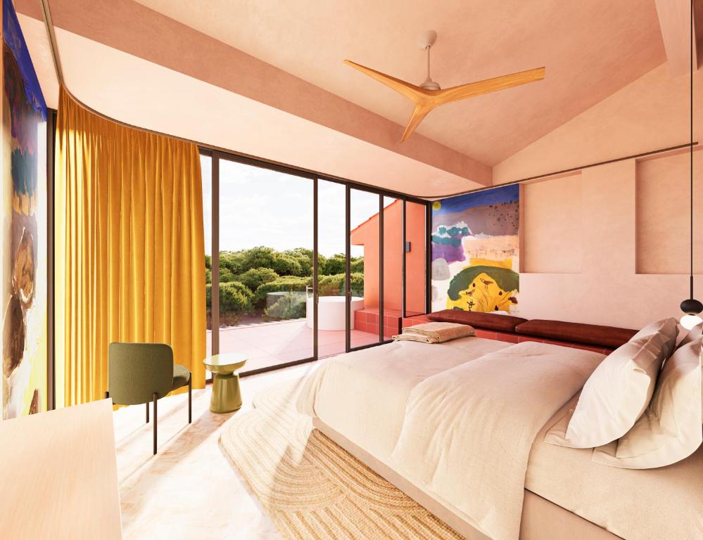 een slaapkamer met een groot bed en een groot raam bij Maison Nova - Boutique Hôtel & Spa in Collioure