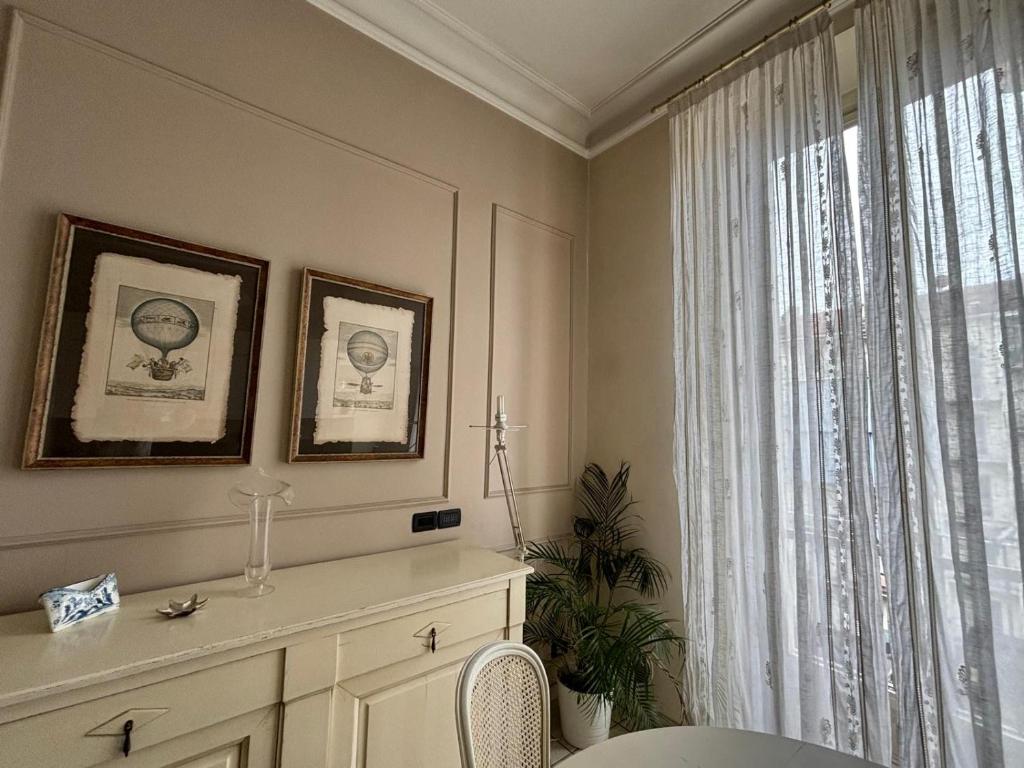 a white room with a window and a dresser and a windowpect at Eleganza Liberty a due passi da Porta Susa e Metró in Turin
