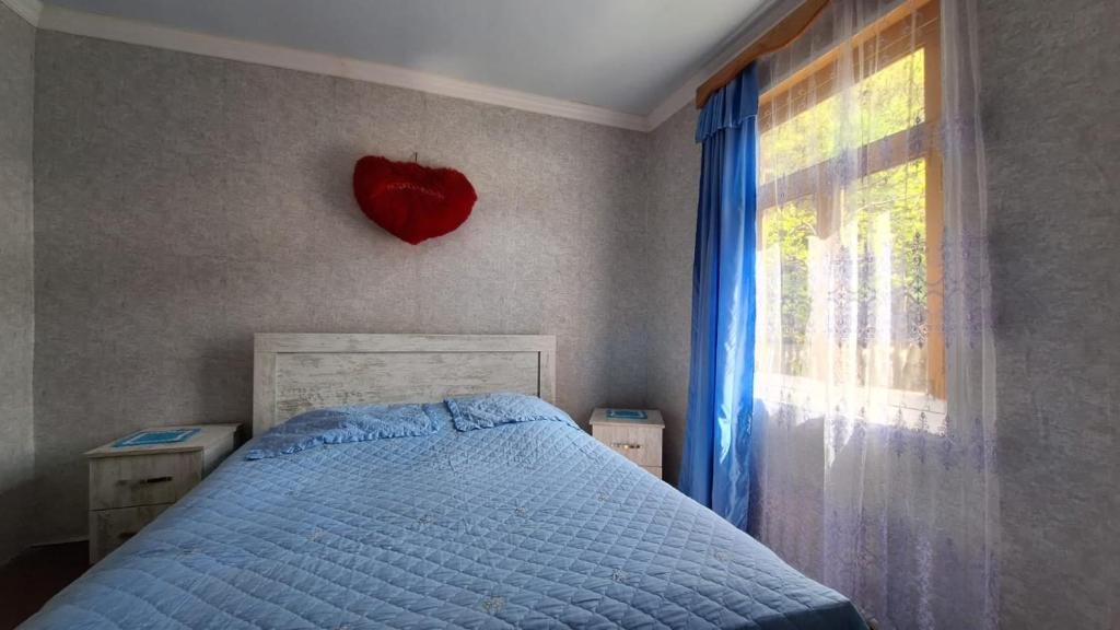 Postel nebo postele na pokoji v ubytování Guest House "SVANETI"