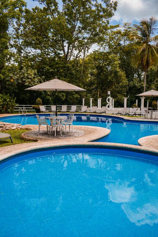 Bazén v ubytování Hotel Nututun Palenque nebo v jeho okolí