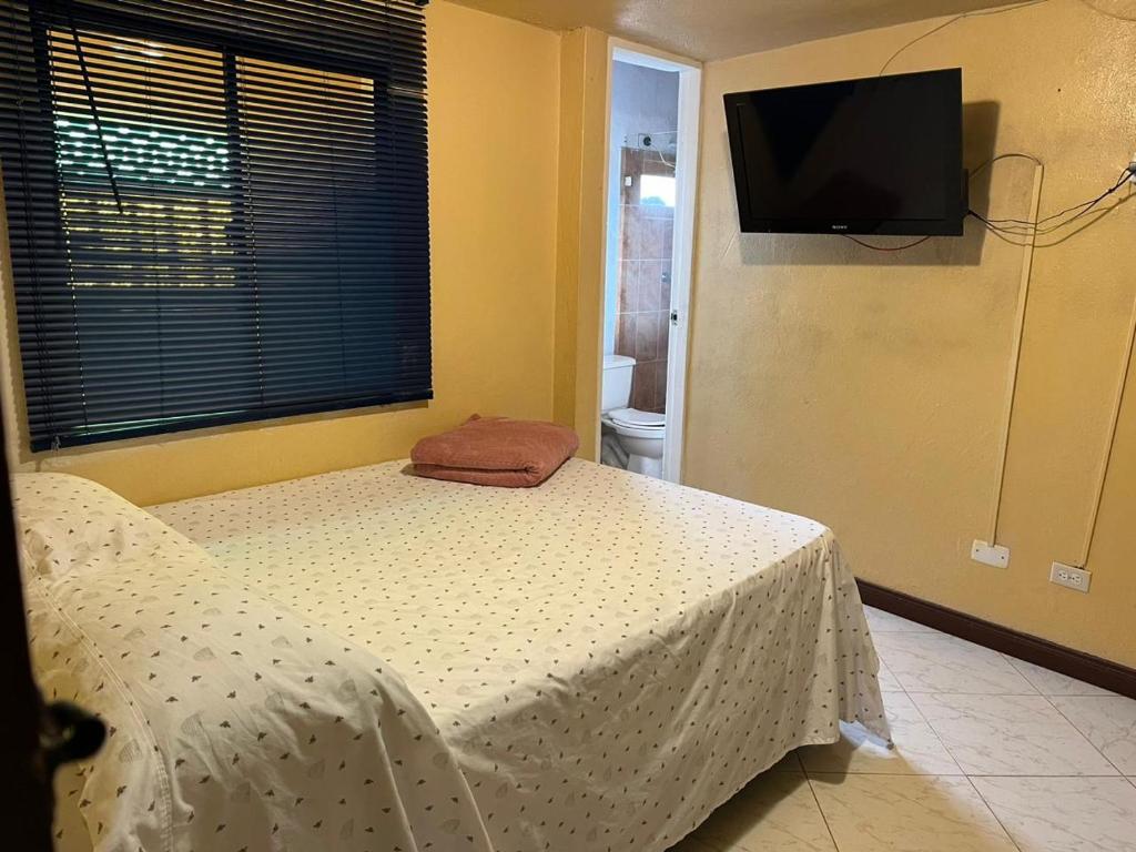 Postel nebo postele na pokoji v ubytování Hostal Inn II Rionegro