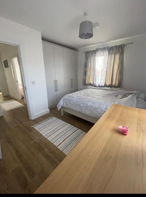 Postel nebo postele na pokoji v ubytování GRAB HOUSE Swords