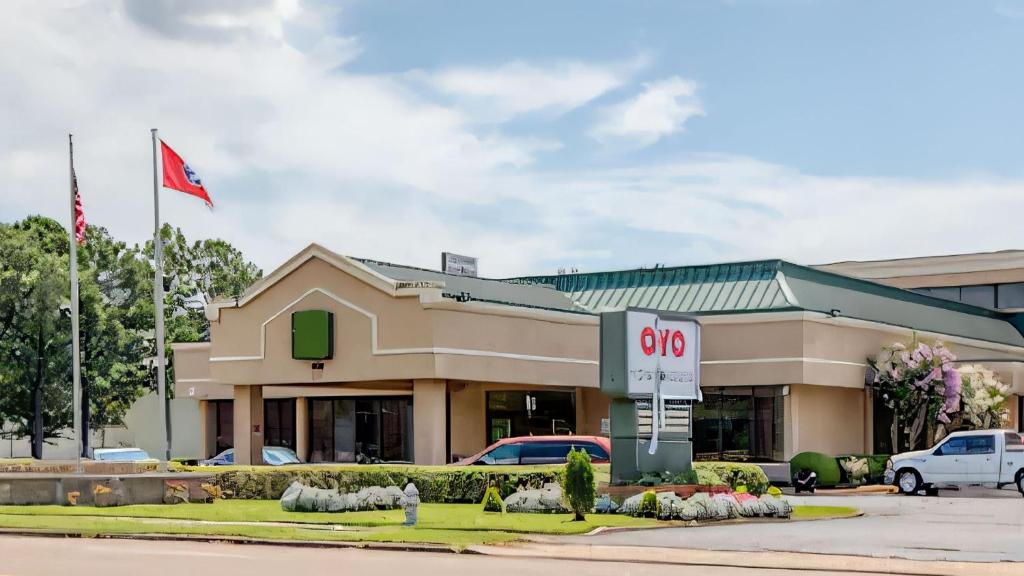 a coop building with a sign in front of it at OYO Hotel Memphis TN I-40 in Memphis