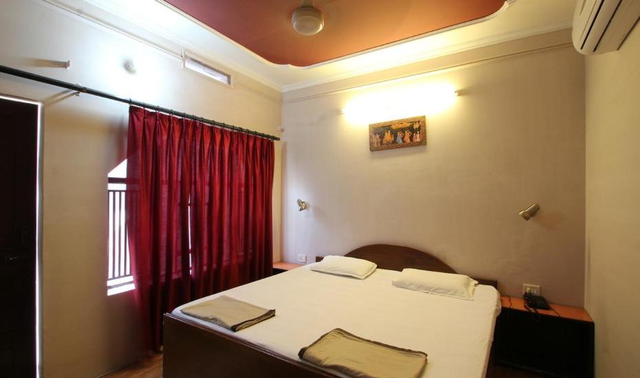 Postel nebo postele na pokoji v ubytování Hotel Ajay International