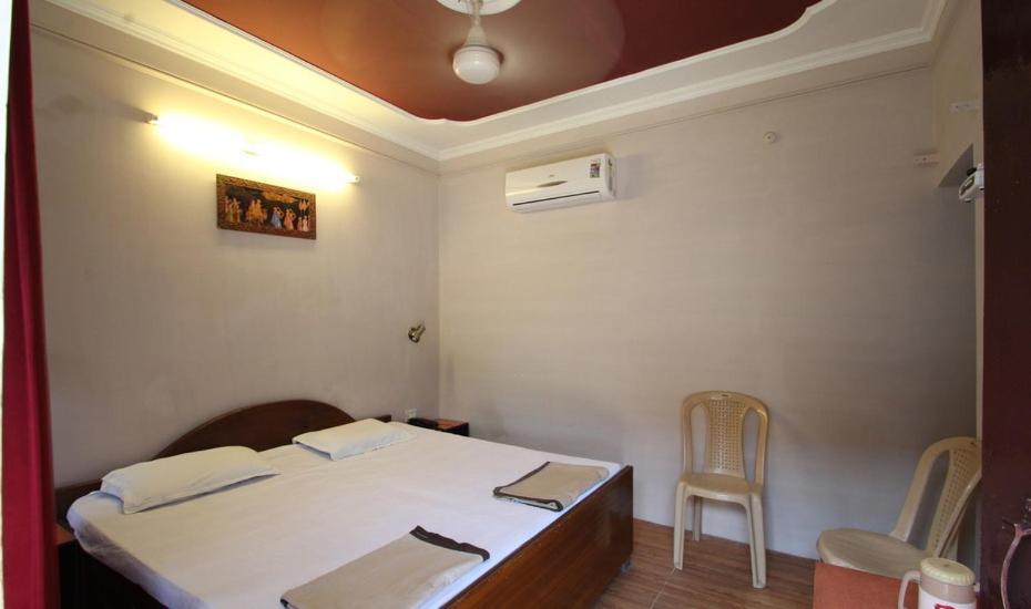 Postel nebo postele na pokoji v ubytování Hotel Ajay International