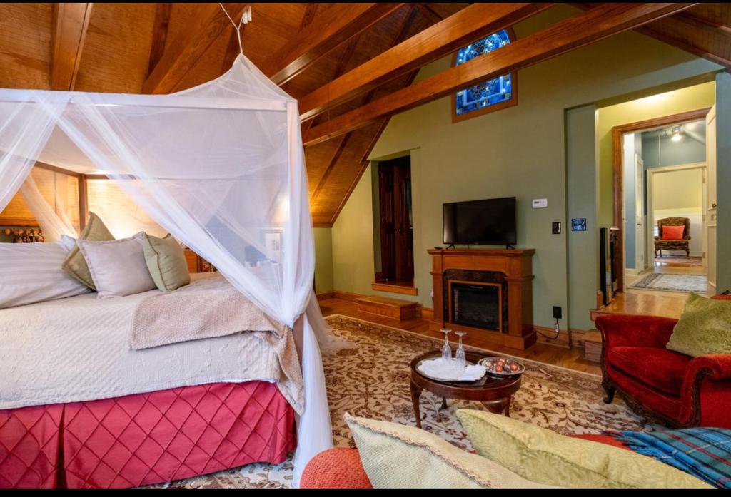 The Empress of Little Rock - Suite De Spa Hemmingway