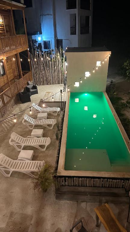 Bazén v ubytování MARIBY HOLBOX nebo v jeho okolí