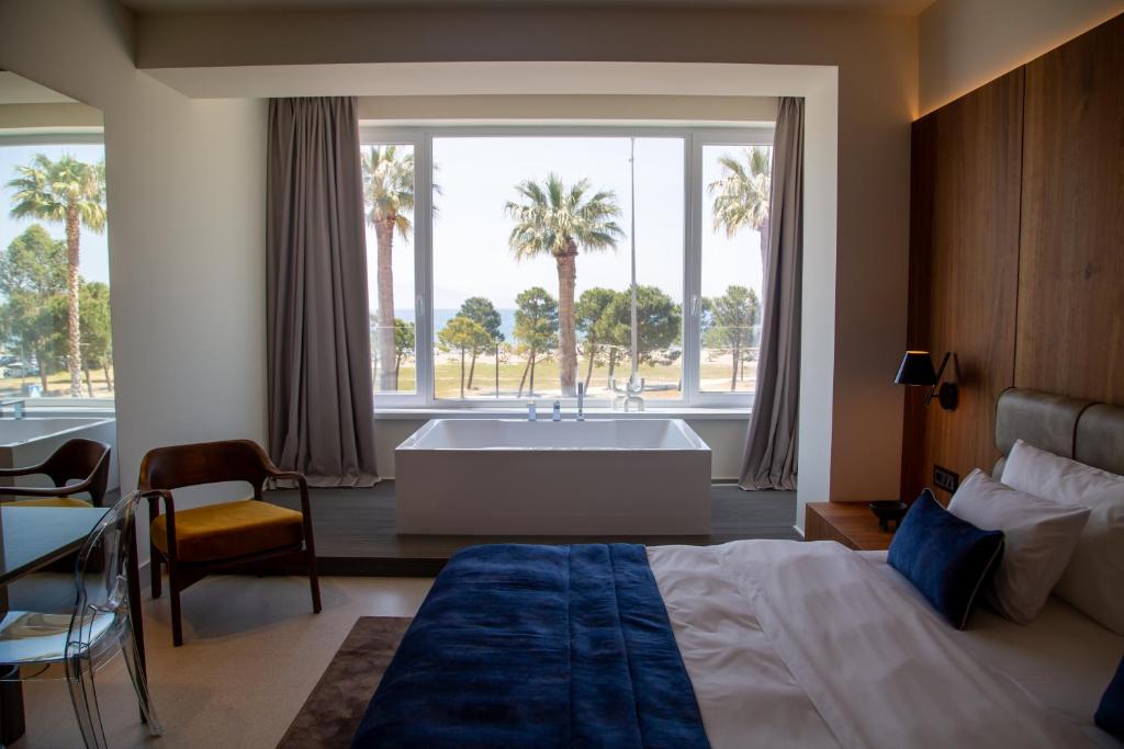 Postel nebo postele na pokoji v ubytování Abi's Hotel & SPA Vlore