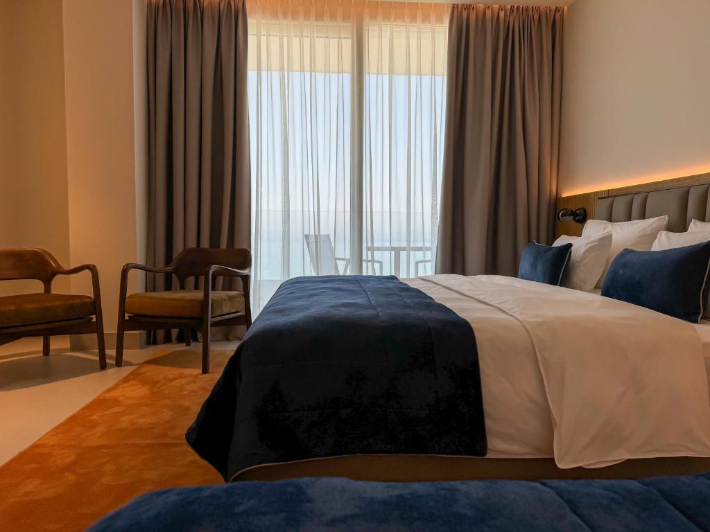 Postel nebo postele na pokoji v ubytování Abi's Hotel & SPA Vlore