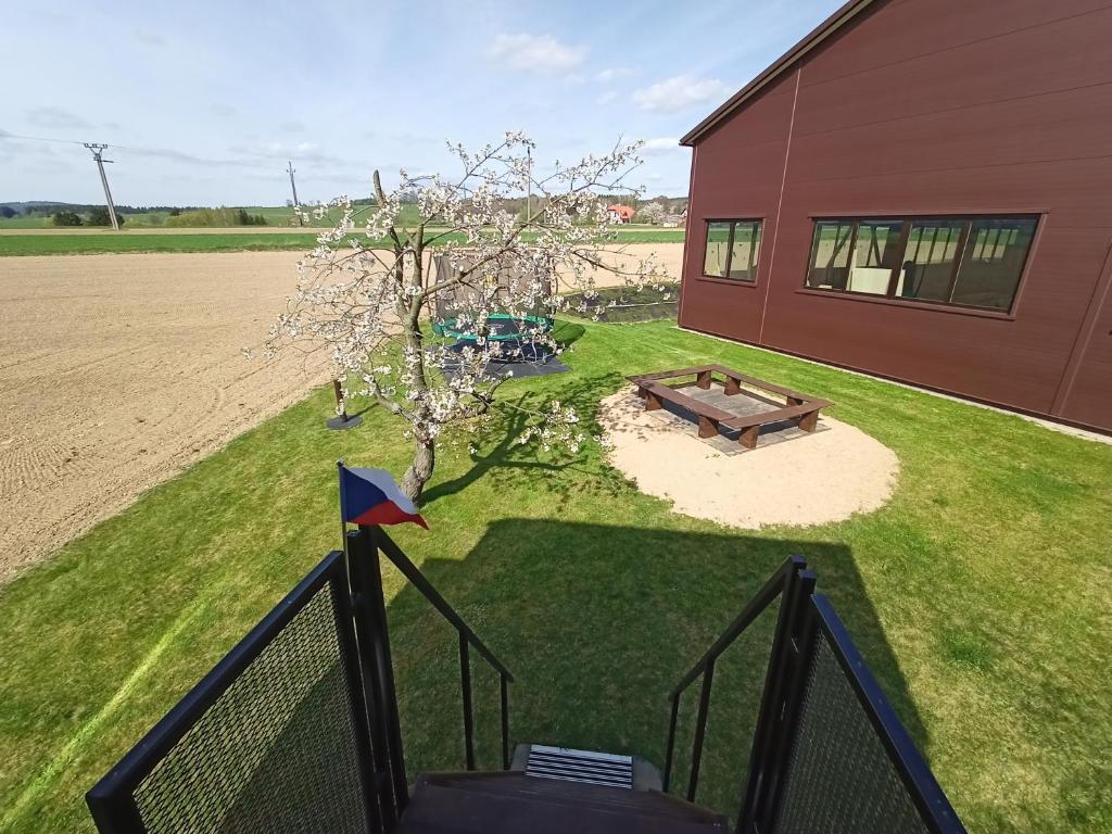 Aed väljaspool majutusasutust Posed Kubík