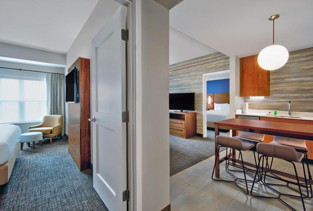 Residence Inn by Marriott Orlando at FLAMINGO CROSSINGS Town Center photo