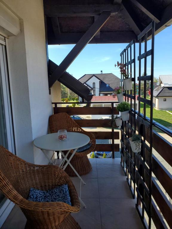 Un balcón o terraza en Apartman Čaroban odmor Divčibare