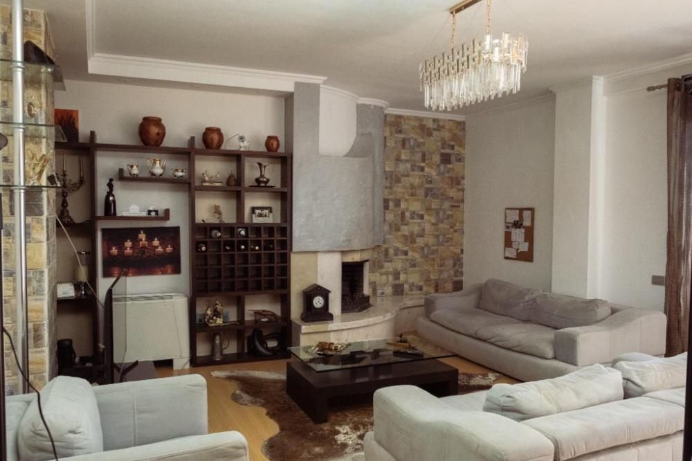 Posezení v ubytování Albjona Guesthouse