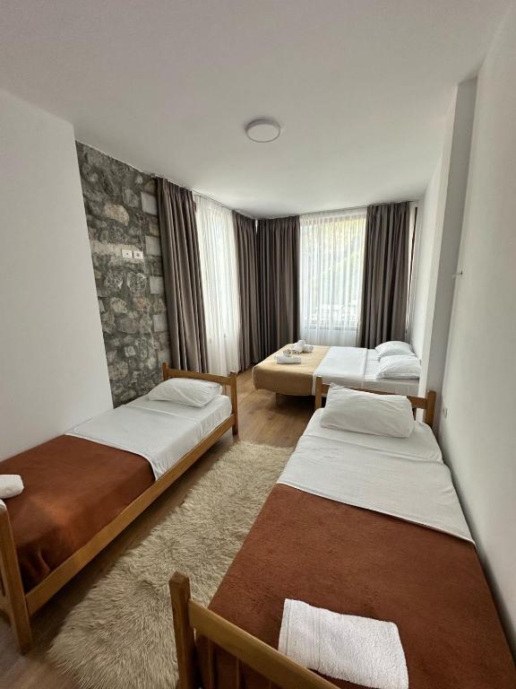 Postel nebo postele na pokoji v ubytování Hotel Vellezrit Guri