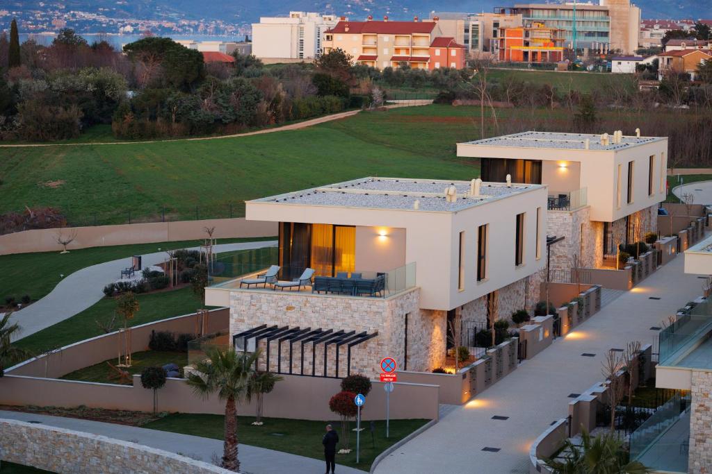 un rendering di una casa in una città di Luxury Villa within Resort, Savudrija, Umag, Istra a Savudrija