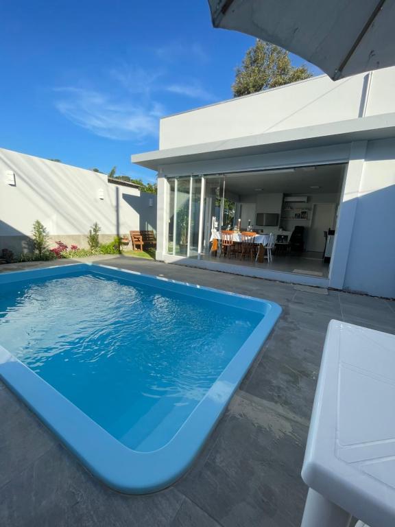 a swimming pool in front of a house at Casa Floratta - Próximo a Unisc in Santa Cruz do Sul
