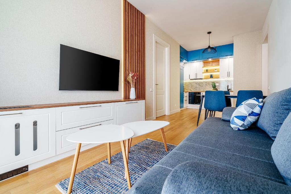 En TV eller et underholdningssystem på Skyline Apartments by In Property