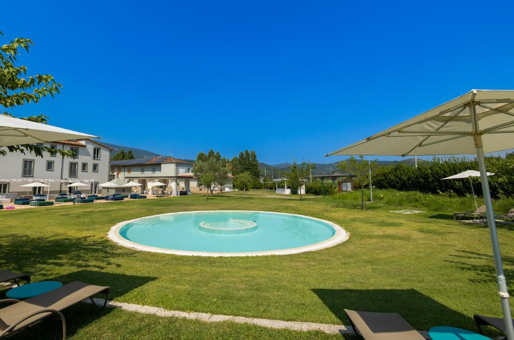 Bazén v ubytování Iumara Relax Resort nebo v jeho okolí