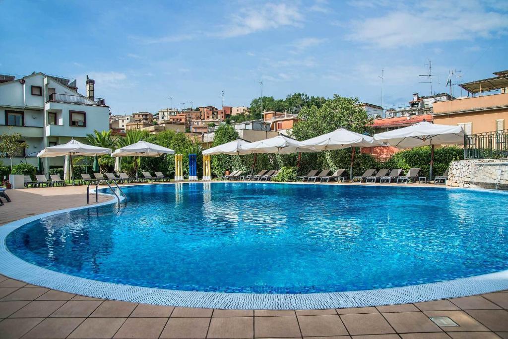 Piscina di Hotel La Giocca o nelle vicinanze