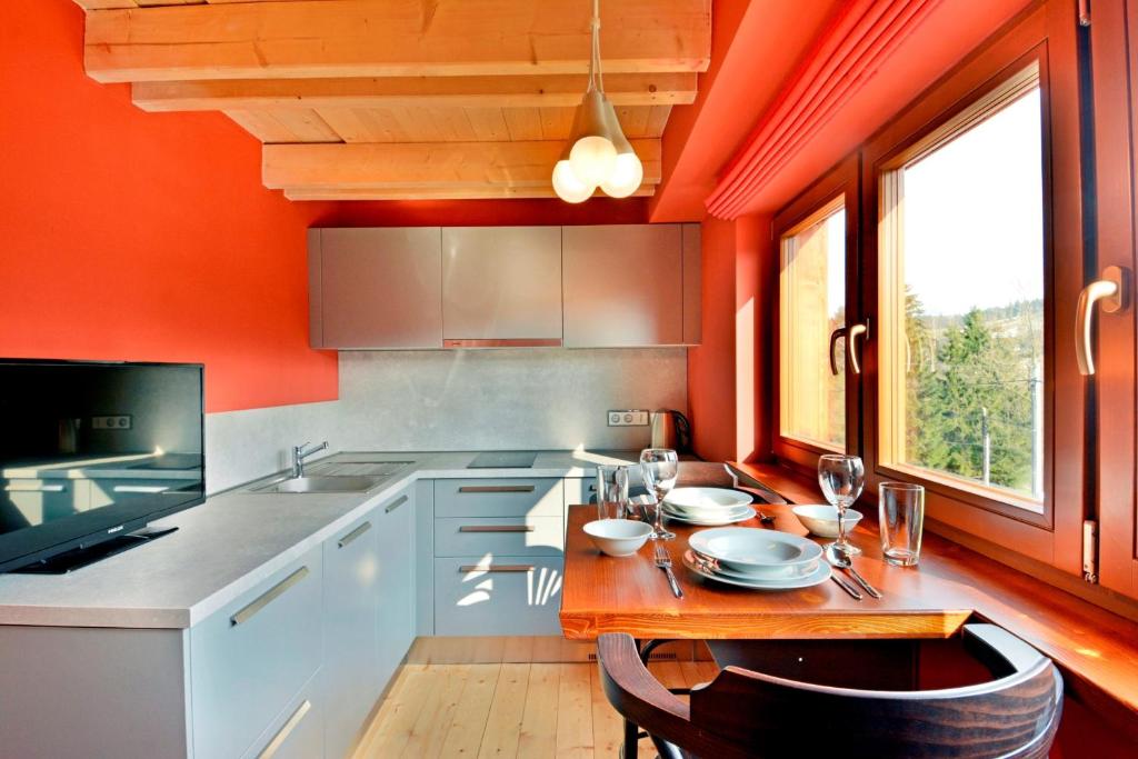 Kuchnia lub aneks kuchenny w obiekcie Apartmány Severák Smrk ex Apartment Loucky