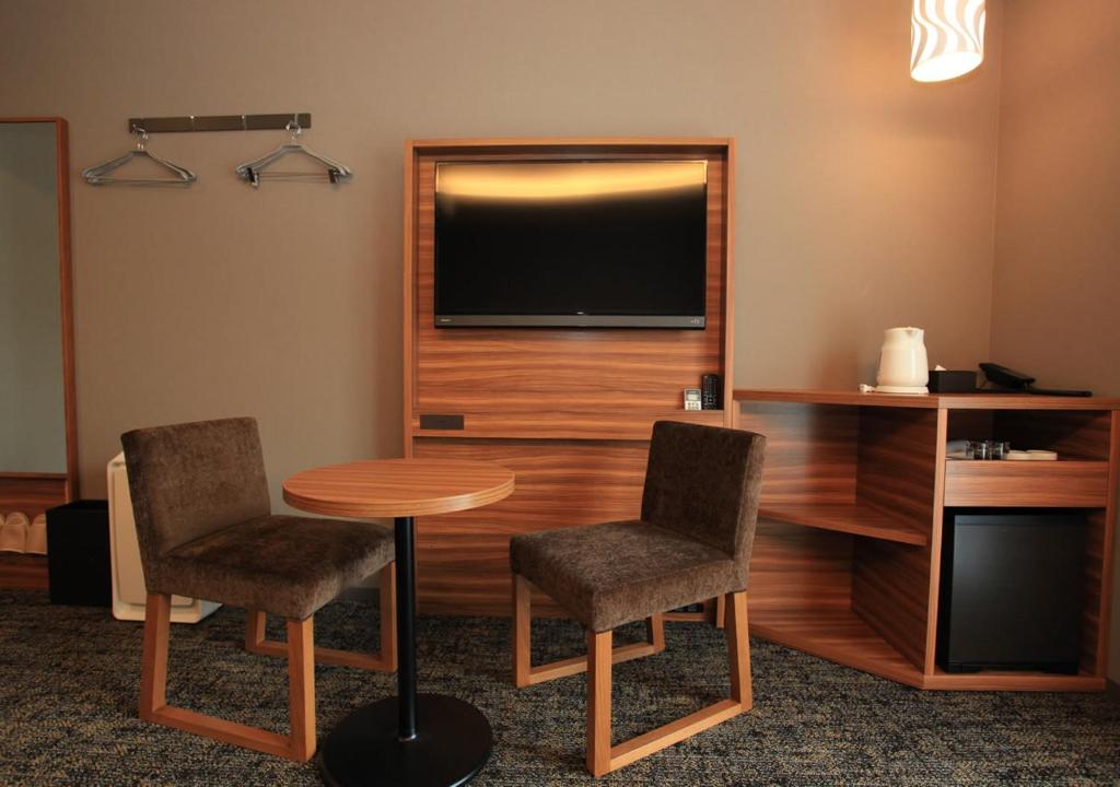 TV a/nebo společenská místnost v ubytování Urban Hotel Kyoto Shijo Premium