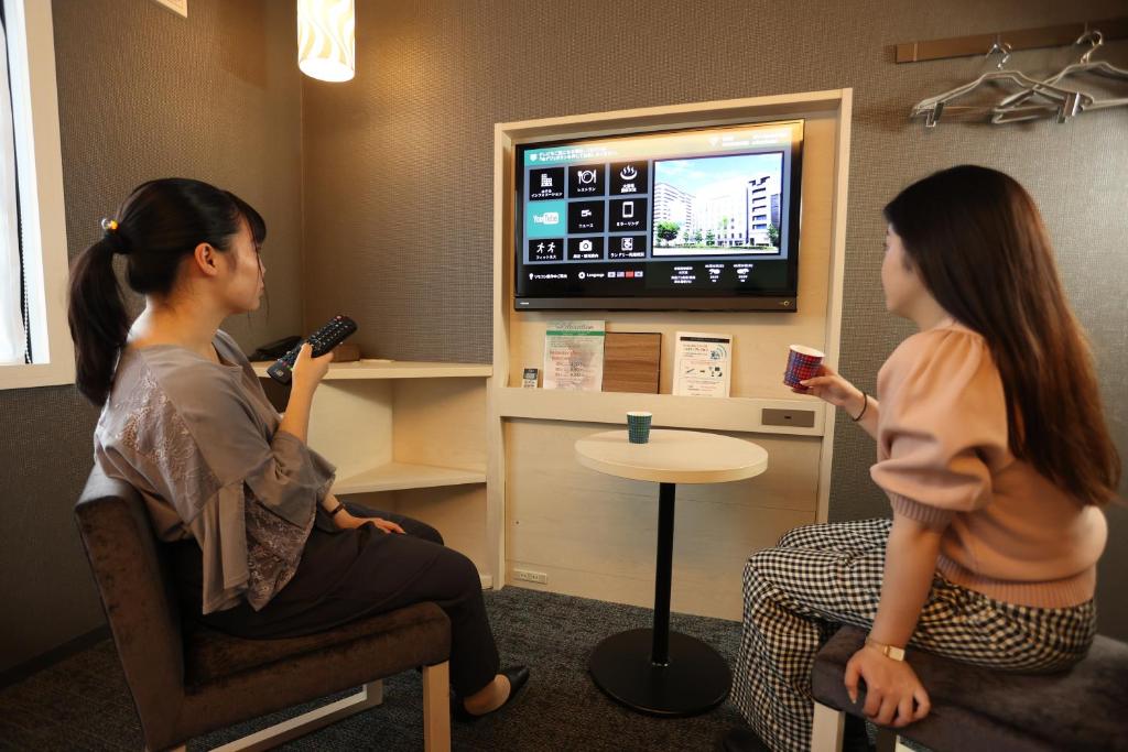 TV a/nebo společenská místnost v ubytování Urban Hotel Kyoto Shijo Premium