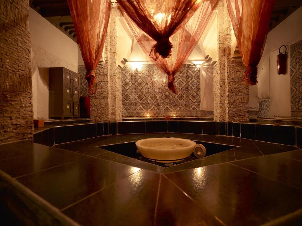 Koupelna v ubytování Riad Les Jardins d'Henia
