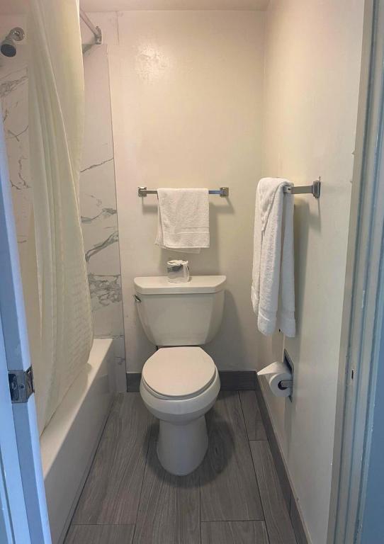 Travelodge by Wyndham San Francisco Airport North - Queen Room - No Fumar