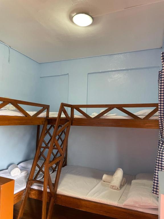Postel nebo postele na pokoji v ubytování Camiguin Blue Lagoon Cottages