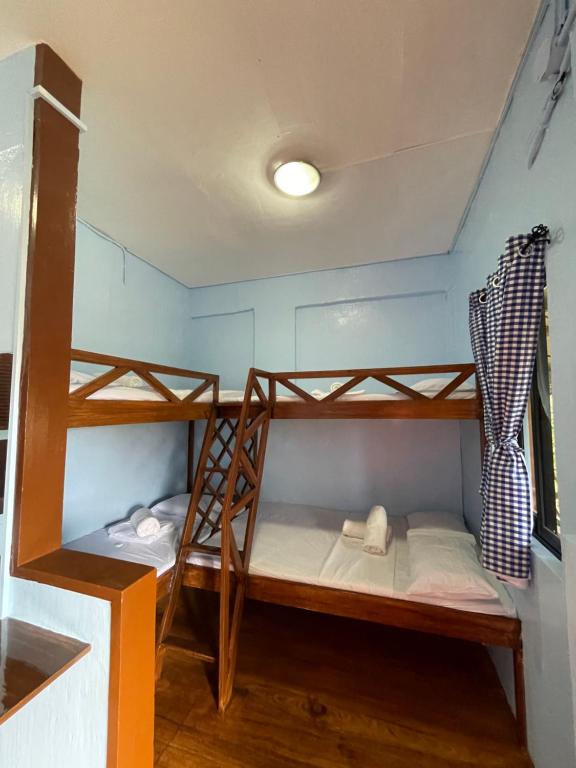 Postel nebo postele na pokoji v ubytování Camiguin Blue Lagoon Cottages