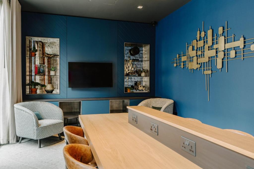 The Halyard Liverpool, Vignette Collection by IHGにあるテレビまたはエンターテインメントセンター