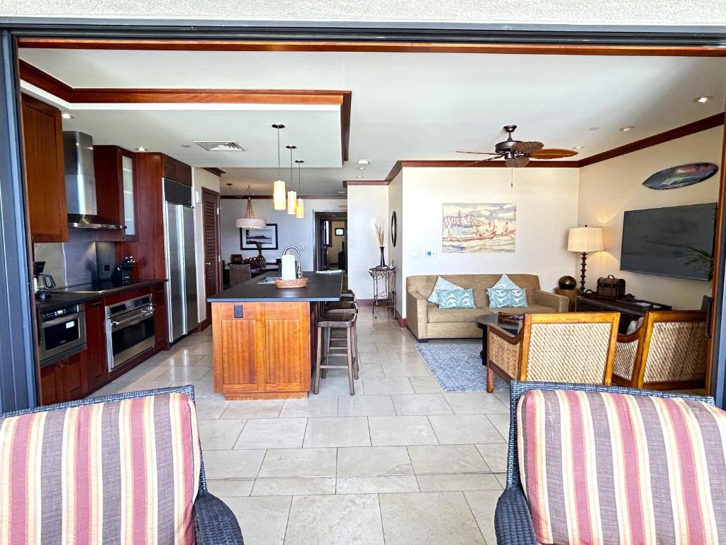 Kuchyň nebo kuchyňský kout v ubytování Luxury Ko Olina O1002 Spacious 3BR Ocean and Mountain Views 2 free parking