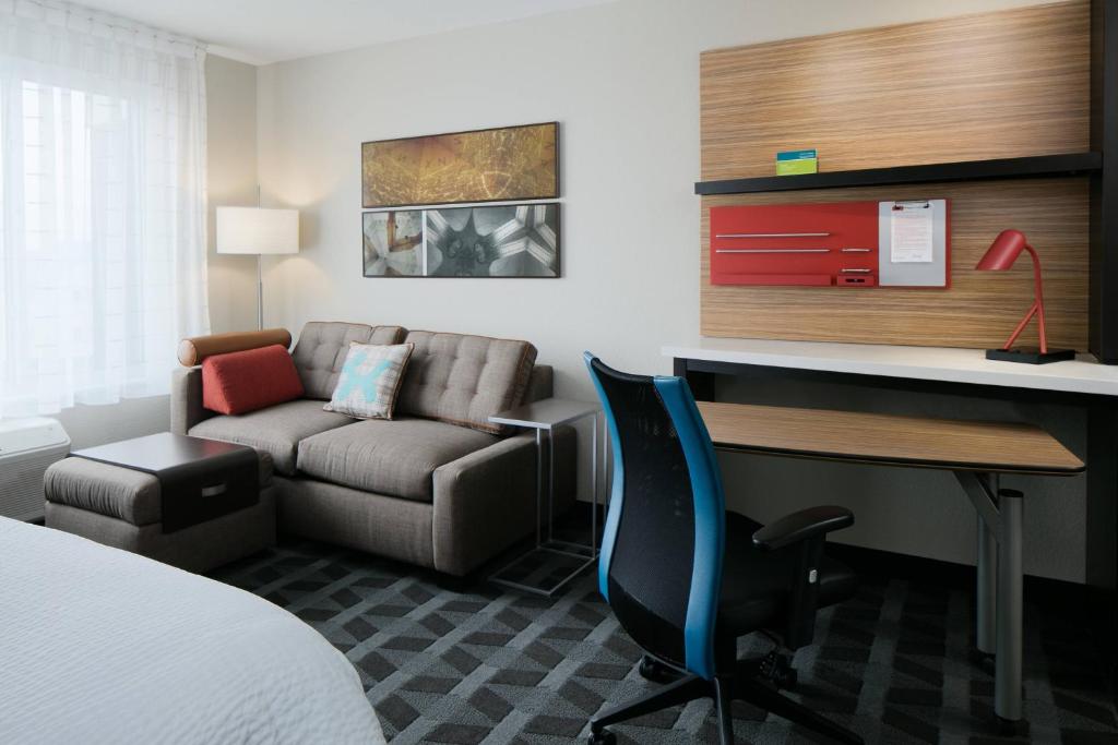 TownePlace Suites by Marriott Kansas City Airport - King Studio Avec Canapé-lit