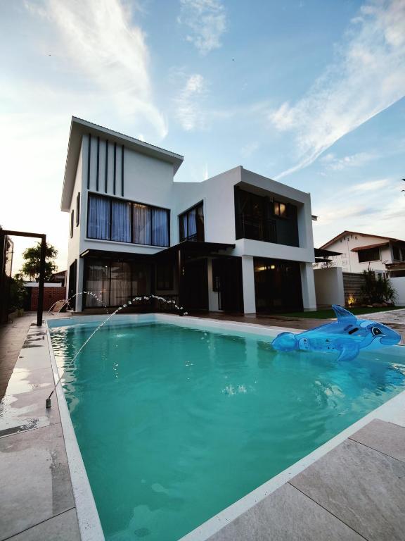 Bazén v ubytování Ipoh Eden Pool Villa Suites nebo v jeho okolí