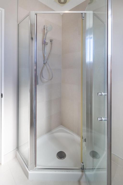 Luxury Without Limits in CBD Christchurch - Resim 3