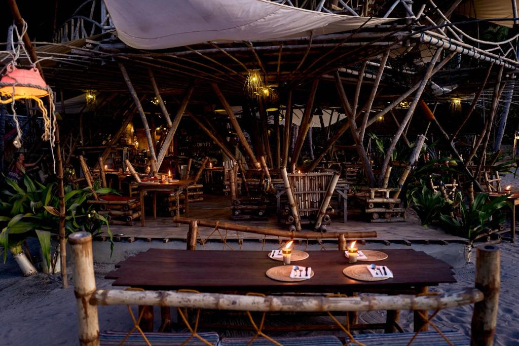 Restaurace v ubytování Dryft Darocotan Island