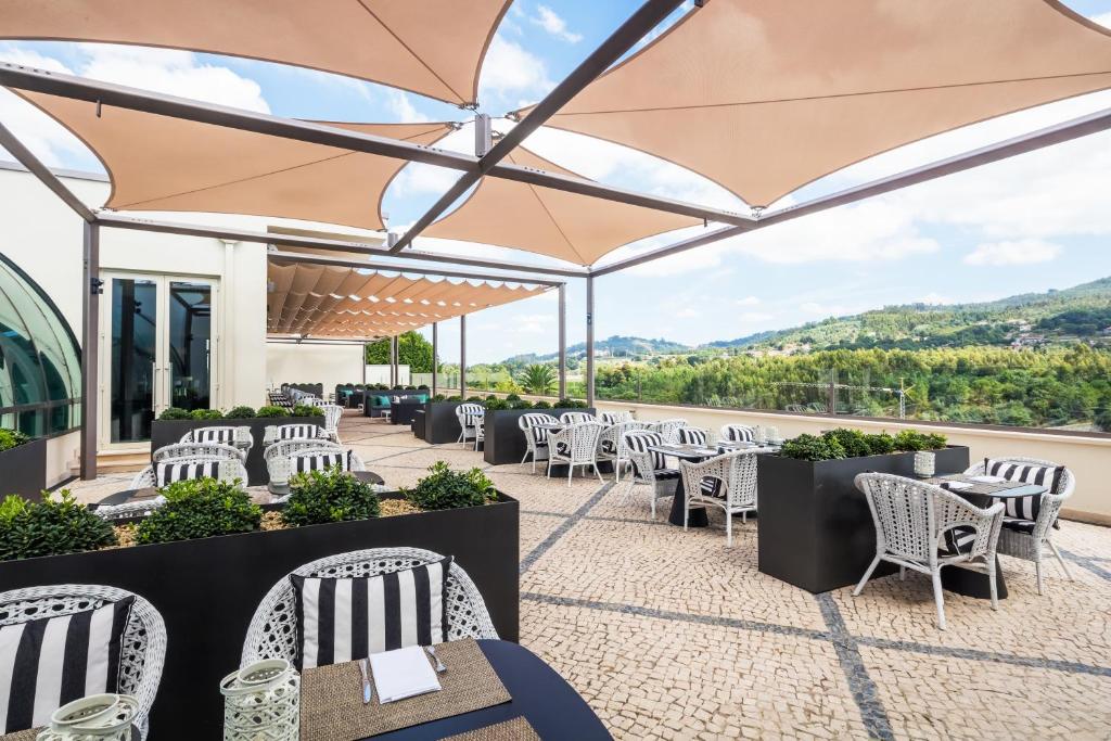 Nespecifikovaný výhled na hory nebo výhled na hory při pohledu z hotelu